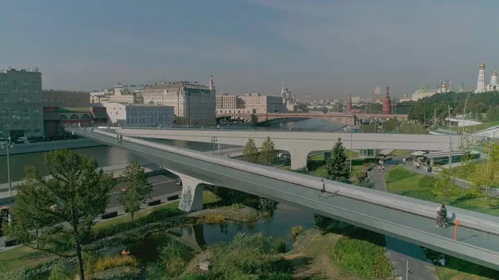 Москва: Парящий мост в парке «Зарядье»