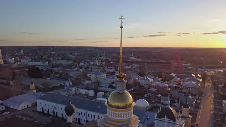Коломна на закате: купол храма и панорама города