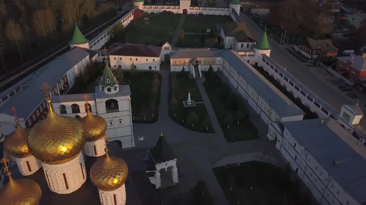 Кострома: Свято-Троицкий Ипатьевский монастырь в Костроме с высоты
