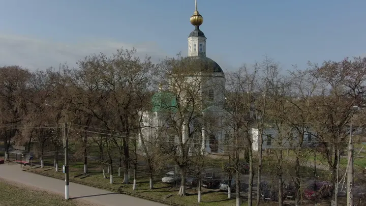 Вязьма с высоты: церковь Петра и Павла у реки