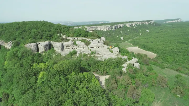 Мангуп-Кале в Крыму — аэросъёмка пещерного города