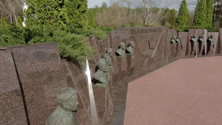 Мемориальный комплекс «Партизанская поляна» в Брянске