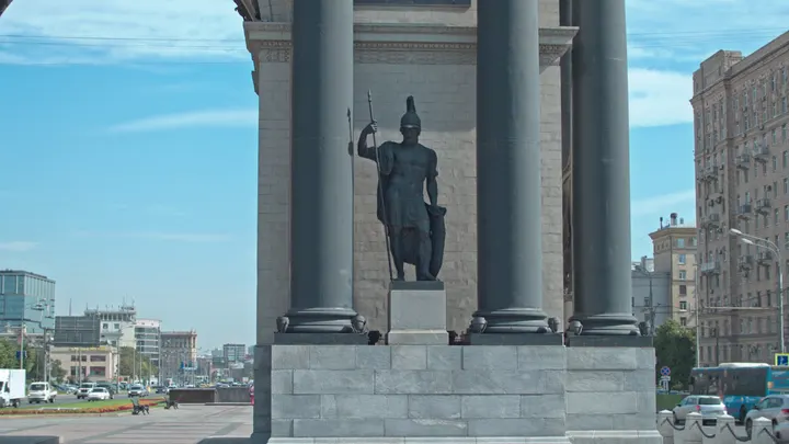 Москва: бронзовый воин Триумфальной арки