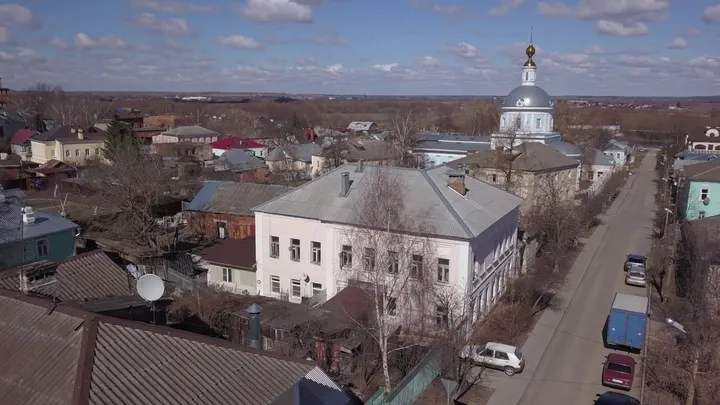 Коломна: Церковь и городская застройка Коломны с дрона весной