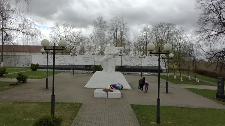 Военный мемориал с Вечным огнём в Козельске