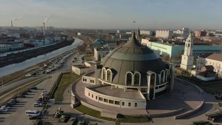 Тула с высоты: Тульский государственный музей оружия у реки Упы