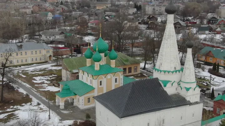 Углич: Воскресенский монастырь с высоты