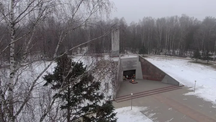 Смоленск: зимняя аэросъёмка мемориального комплекса