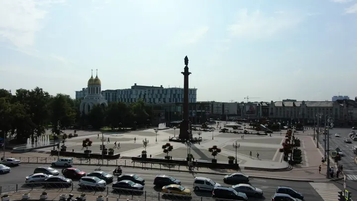 Триумфальная колонна и Храм Христа Спасителя в Калининграде