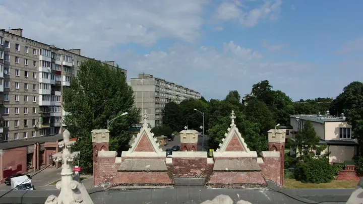 Бранденбургские ворота Калининграда и городской квартал с высоты