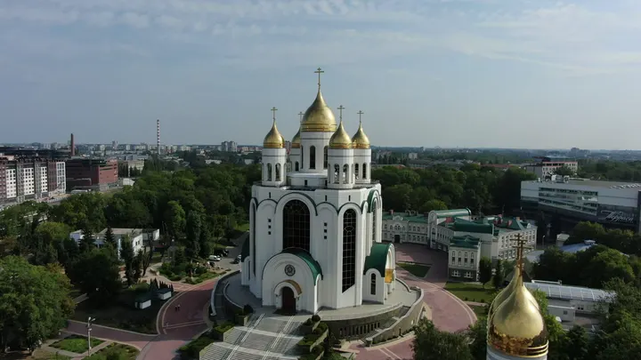Храм Христа Спасителя в Калининграде: золотые купола
