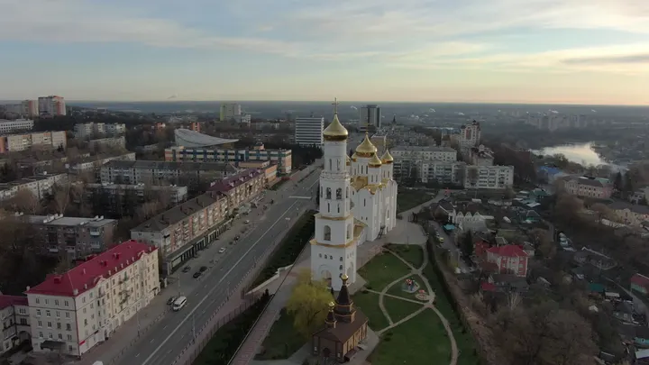 Аэросъёмка православного собора в Брянске на закате