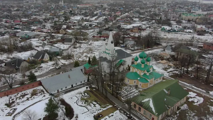 Углич с высоты: Алексеевский монастырь зимой
