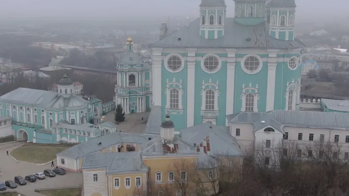 Смоленск: Успенский кафедральный собор в туманной панораме