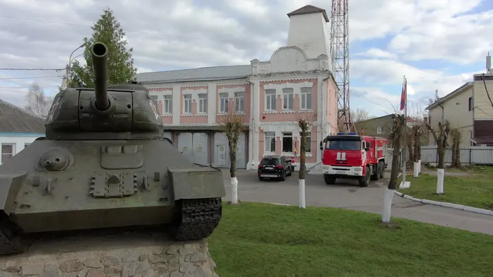 Волоколамск, памятник-танк Т-34 на городской мемориальной площади