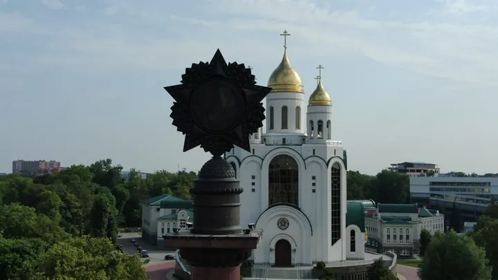 Калининград: Храм Христа Спасителя и монумент Победы