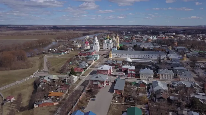 Коломна: Успенский кафедральный собор над старым городом