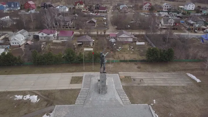 Памятник Юрию Долгорукому в Дмитрове с высоты дрона