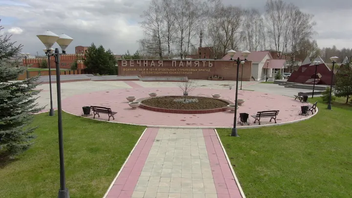 Мемориальная стена «Вечная память» в Ржеве с воздуха