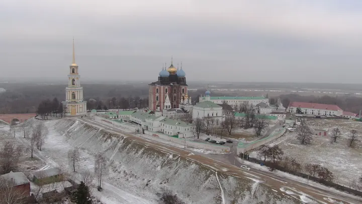 Рязанский кремль зимой: облёт с высоты над городом