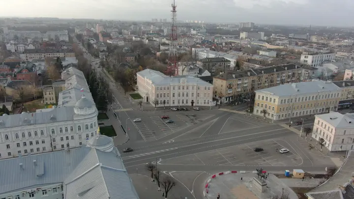 Тверь с высоты: площадь, перекрёсток и городская застройка