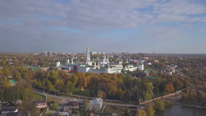 Сергиев Посад с высоты: колокольня Троице-Сергиевой лавры