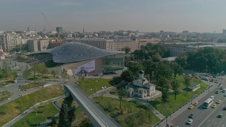 Москва: Стеклянная кора парка «Зарядье»