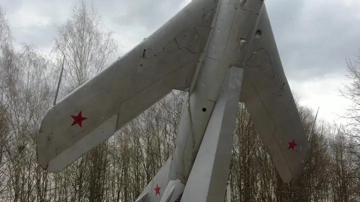 Самолёт-памятник МиГ-17 в Наро-Фоминске
