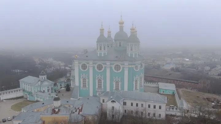 Смоленск: Успенский кафедральный собор в тумане