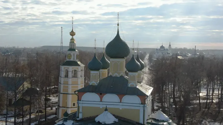 Углич: Спасо-Преображенский собор с колокольней зимой