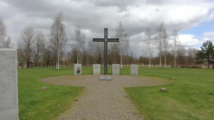 Ржевское мемориальное воинское кладбище с центральным крестом