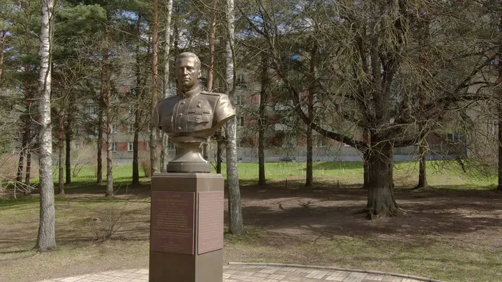 Ржев: Бюст лётчика М. М. Громова