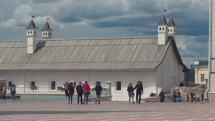 Казань, музей-заповедник «Казанский Кремль», прогулка по площади