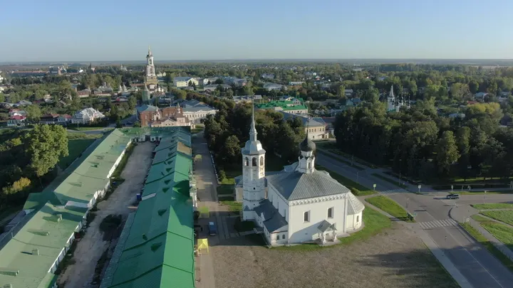 Суздаль: Воскресенская церковь на Торгу с высоты