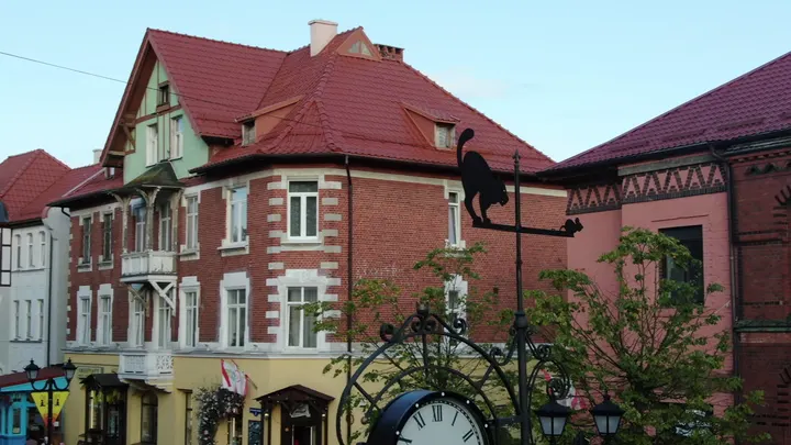 Куршская коса, уличные часы с силуэтом кота