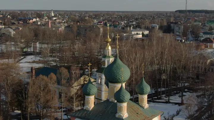 Углич: Спасо-Преображенский собор зимой над городом