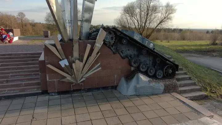 Памятник-танк Т-34 в Волоколамске с высоты