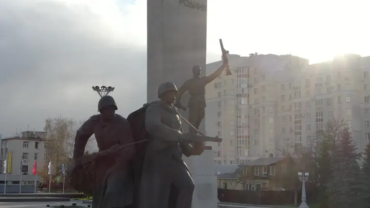 Брянск: памятник-монумент воинской и партизанской славы