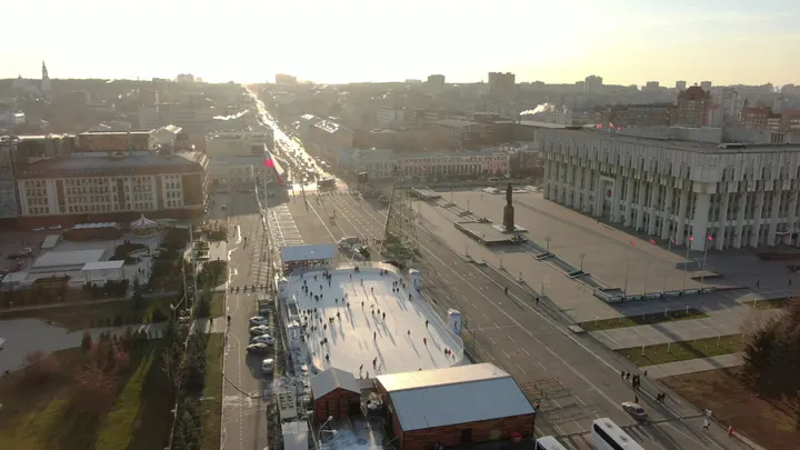 Тула с высоты: городская площадь и зимний каток