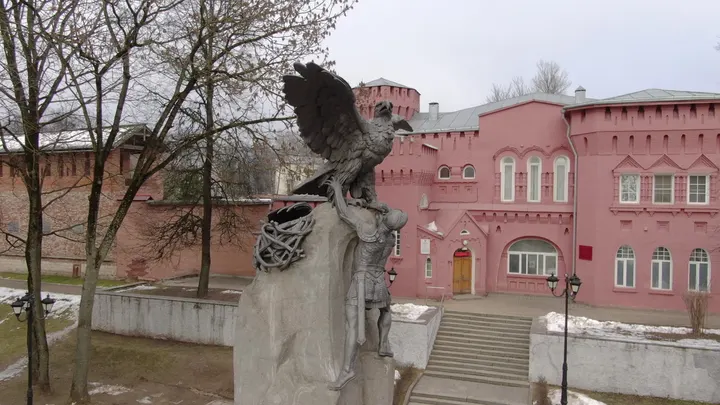 Памятник защитникам Смоленска 4–5 августа 1812 года крупным планом