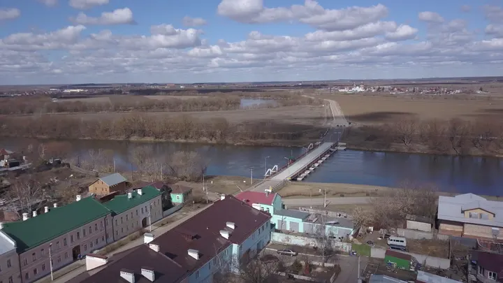 Коломна: Понтонный мост через Москву-реку с высоты