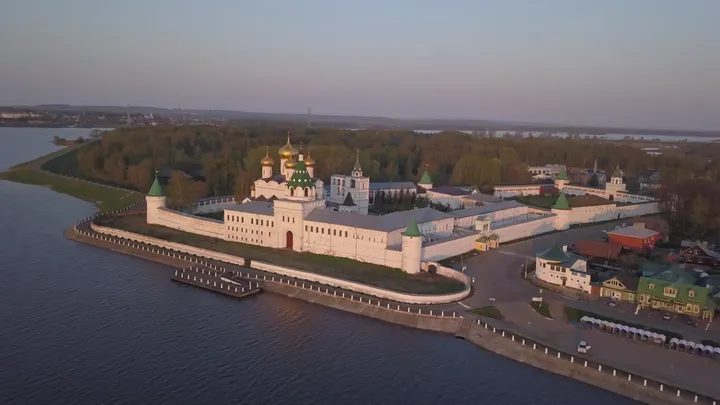Кострома: Свято-Троицкий Ипатьевский монастырь с высоты