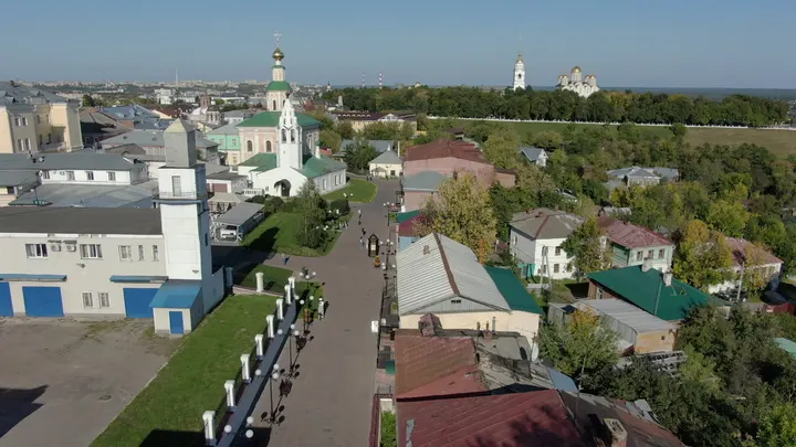 Церковь с колокольней во Владимире с дрона