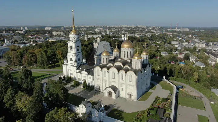 Владимир: Успенский кафедральный собор во Владимире с высоты
