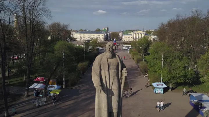 Кострома: памятник Ивану Сусанину, панорама центра