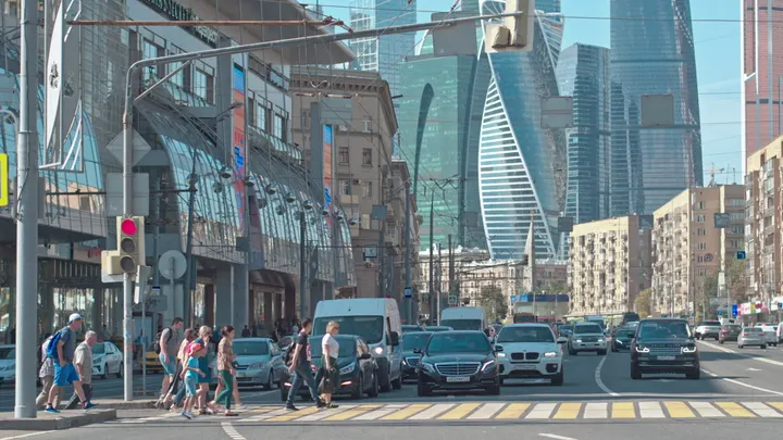 Москва-Сити, перекрёсток с пешеходным потоком