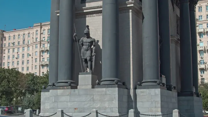Москва: Триумфальная арка на площади Победы