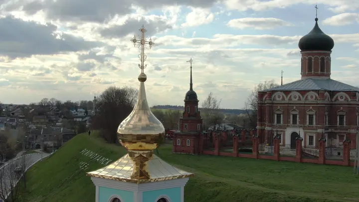 Волоколамский кремль с соборами и колокольней