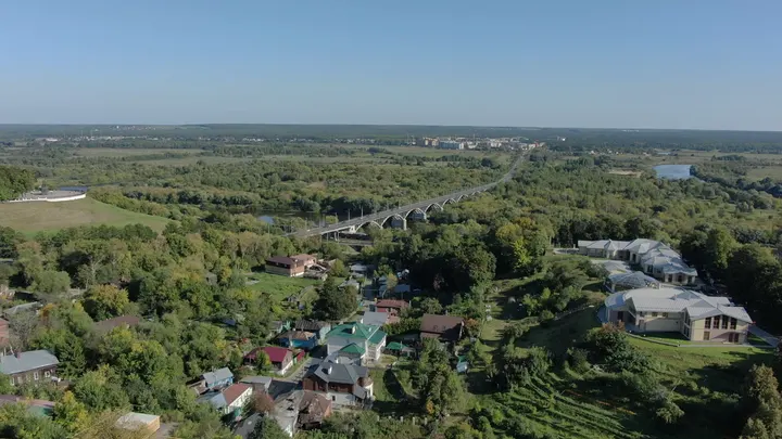 Аэросъёмка Владимира: река, мост и частный сектор