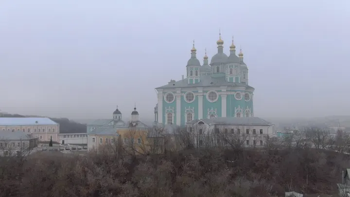 Смоленск: Успенский кафедральный собор в тумане